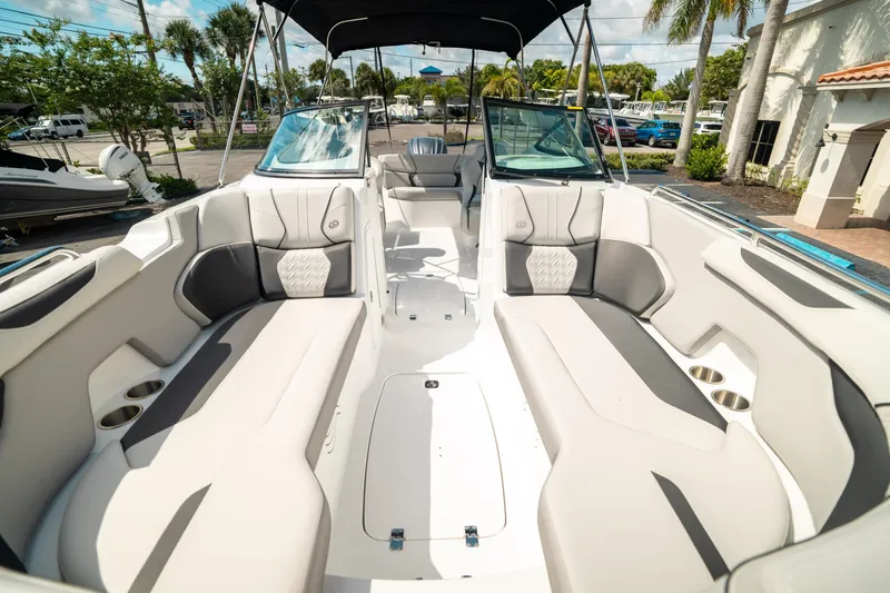 Slide: The Image of Hurricane SunDeck 2400 OB 2024 - 38