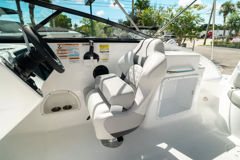 Slide: The Image of Hurricane SunDeck 2400 OB 2024 - 24