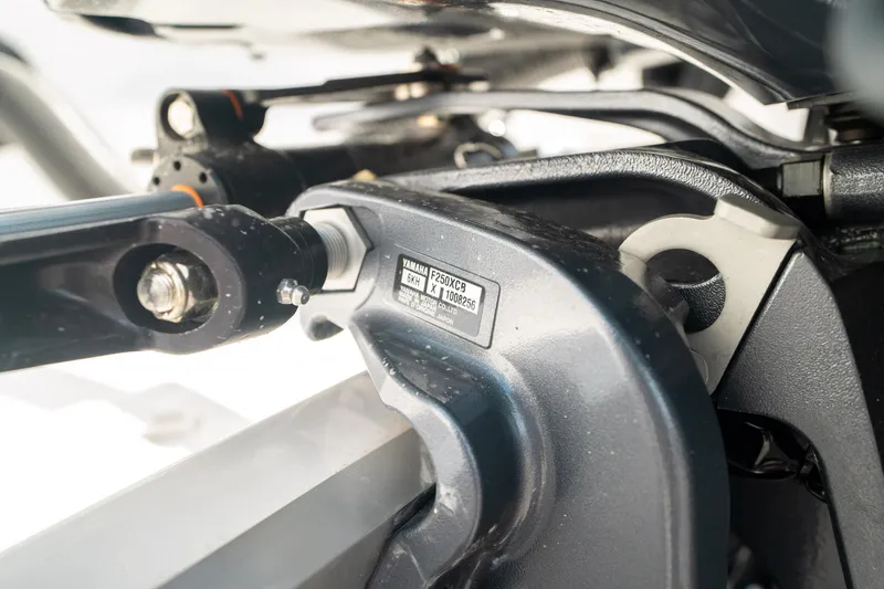 Slide: The Image of Hurricane SunDeck 2400 OB 2024 - 45