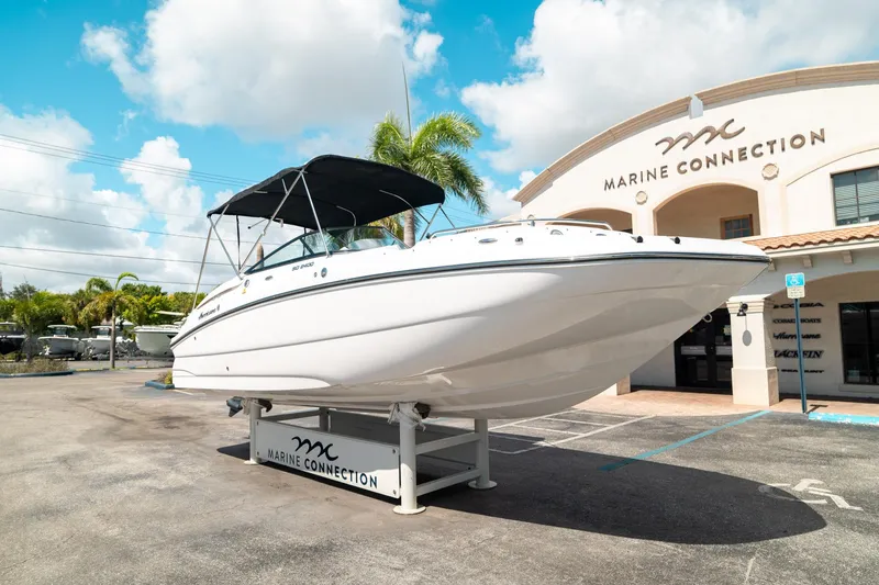 Slide: The Image of Hurricane SunDeck 2400 OB 2024 - 7