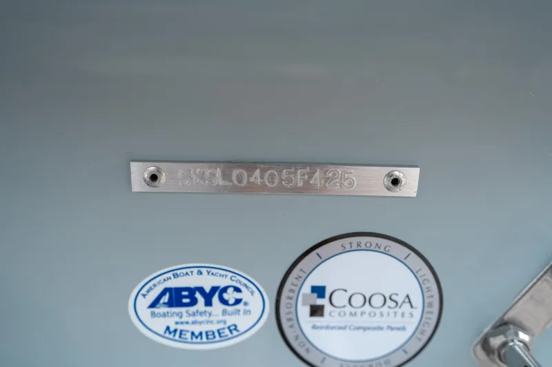 Slide: The Image of Sea Hunt Ultra 239 SE 2025 - 52