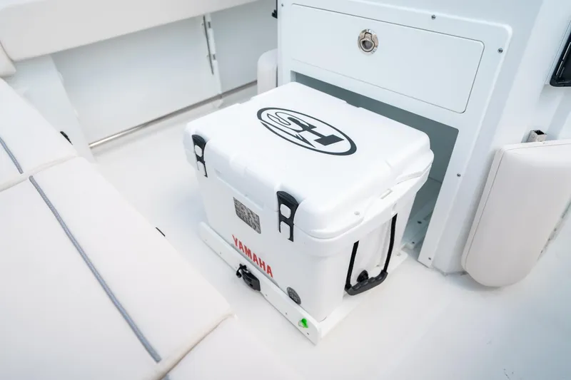 Slide: The Image of White cooler on 2025 Sea Hunt Ultra 239 SE boat deck, featuring Yamaha branding. - 16