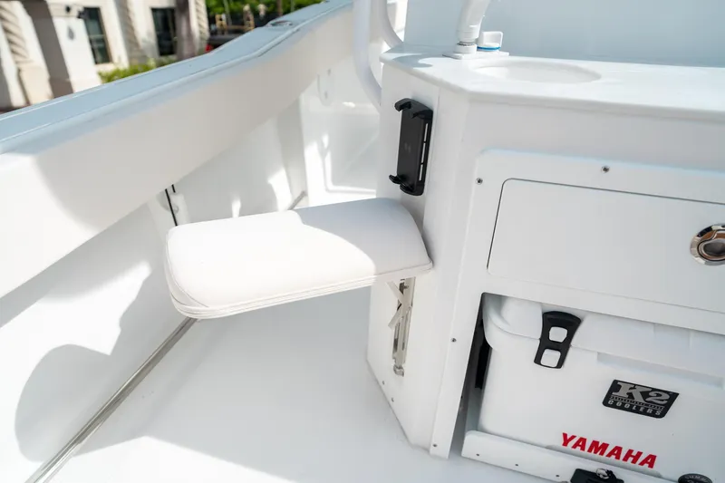 Slide: The Image of 2025 Sea Hunt Ultra 239 SE boat interior with white seating and Yamaha cooler. - 18
