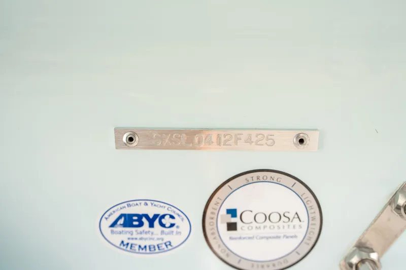 Slide: The Image of Sea Hunt Ultra 239 SE 2025 - 50