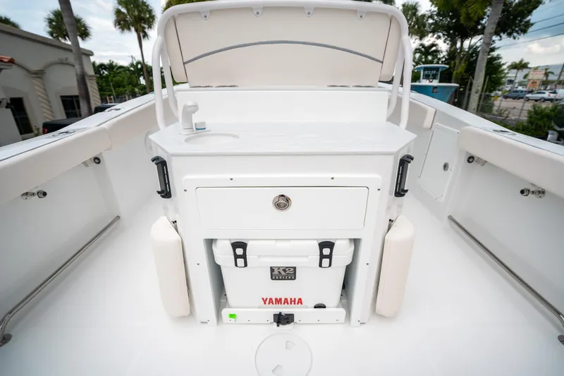 Slide: The Image of Sea Hunt Ultra 275 SE 2025 boat interior with Yamaha cooler and storage. - 16