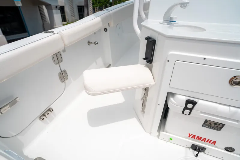 Slide: The Image of Interior of 2025 Sea Hunt Ultra 255 SE boat with Yamaha equipment. - 16