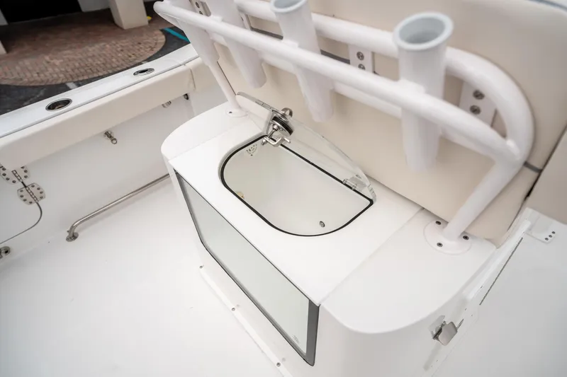 Slide: The Image of Livewell and rod holders on 2025 Sea Hunt GAMEFISH 27 CB boat deck. - 18