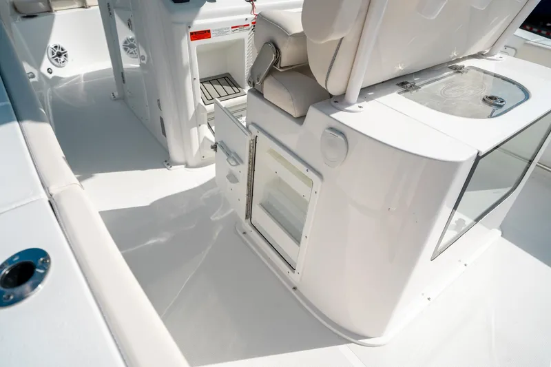 Slide: The Image of Sea Hunt Gamefish 27 Forward Seating 2025 - 22