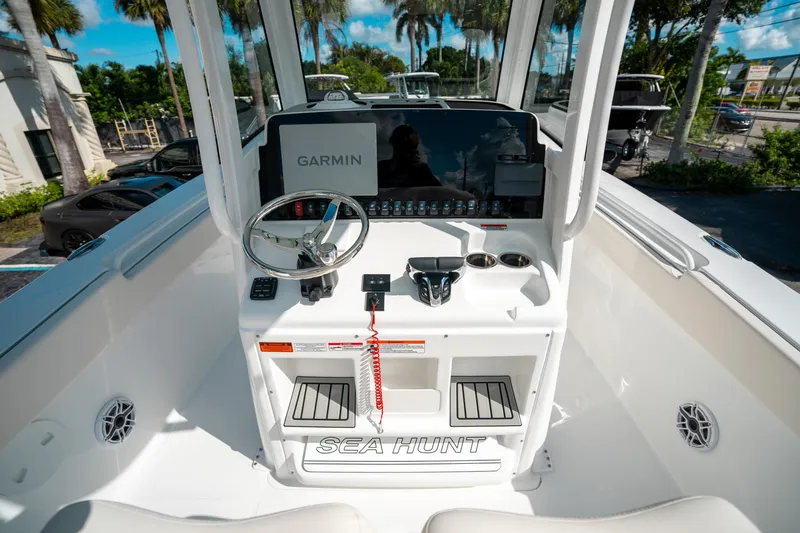 Slide: The Image of Sea Hunt Gamefish 27 Forward Seating 2025 - 25