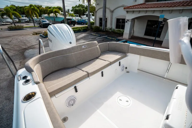 Slide: The Image of Sea Hunt Ultra 234 2025 - 12