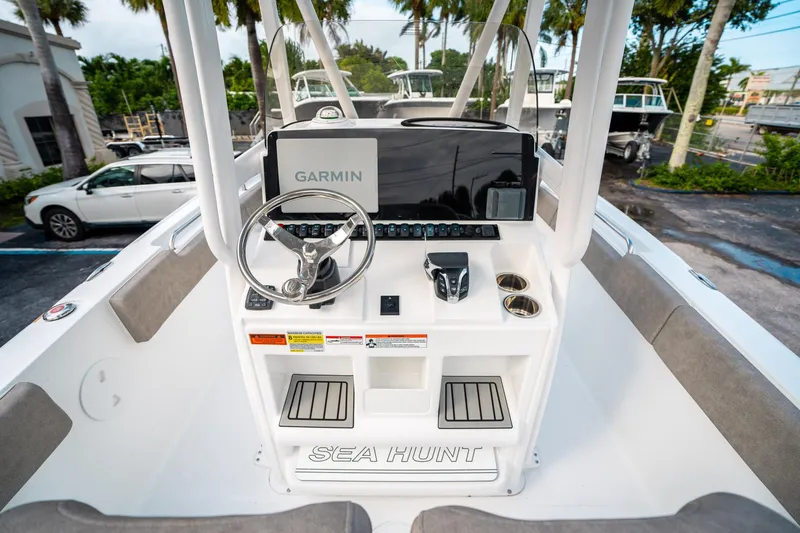 Slide: The Image of Sea Hunt Ultra 234 2025 - 21