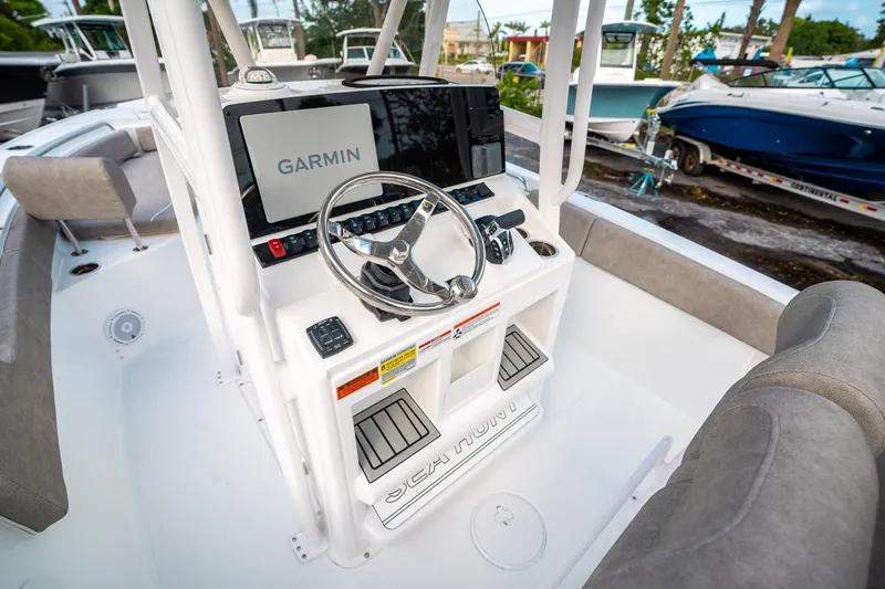 Slide: The Image of Sea Hunt Ultra 234 2025 - 22