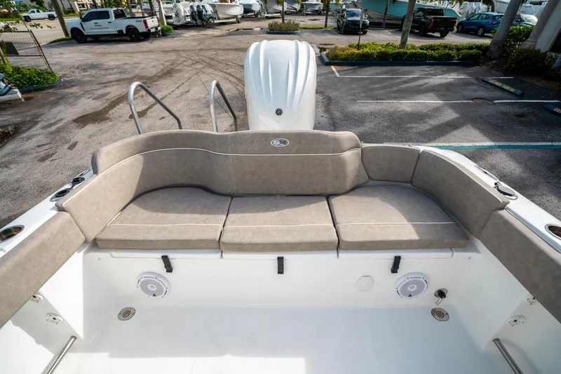 Slide: The Image of Sea Hunt Ultra 234 2025 - 10