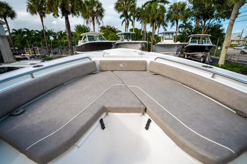 Slide: The Image of Sea Hunt Ultra 234 2025 - 32