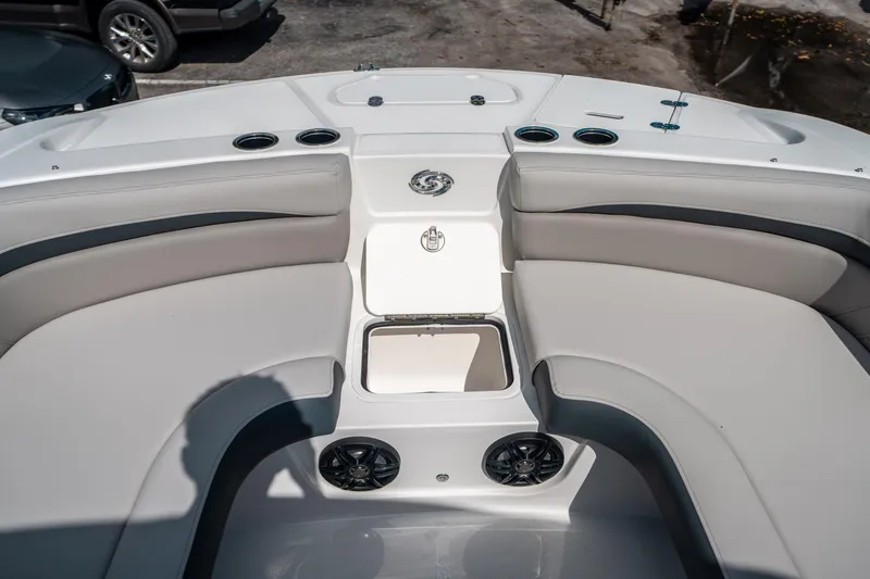 Slide: The Image of Hurricane SunDeck Sport 192 RL OB 2025 - 29