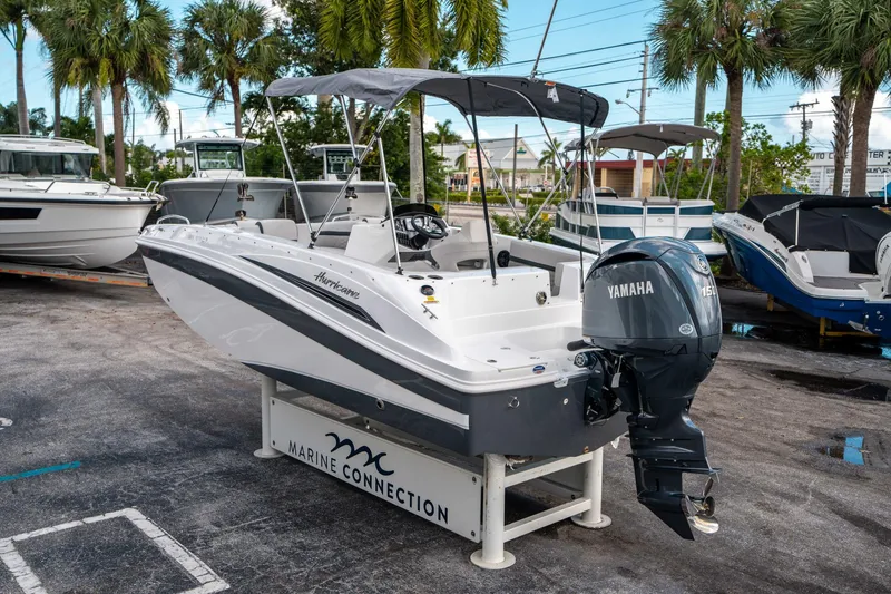 Slide: The Image of Hurricane SunDeck Sport 192 RL OB 2025 - 4