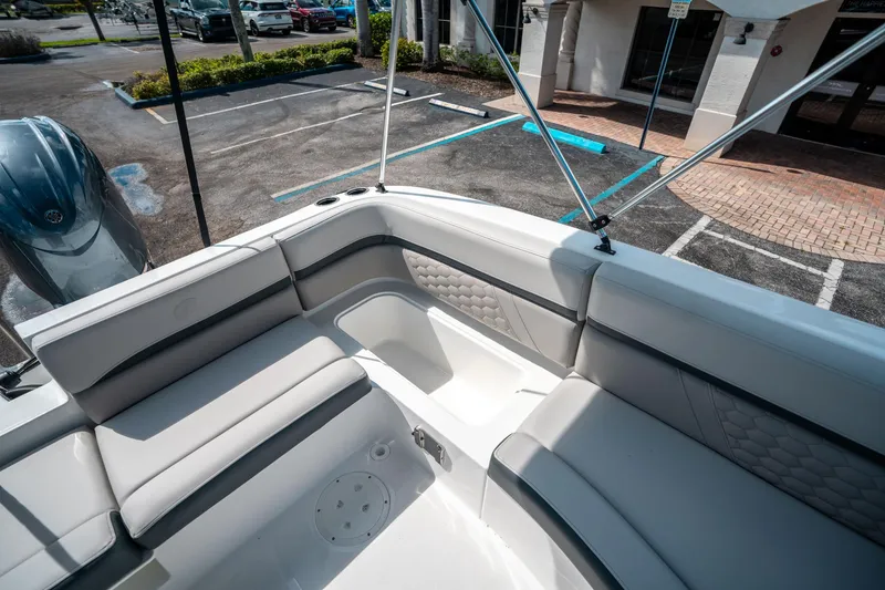 Slide: The Image of Hurricane SunDeck Sport 192 RL OB 2025 - 15