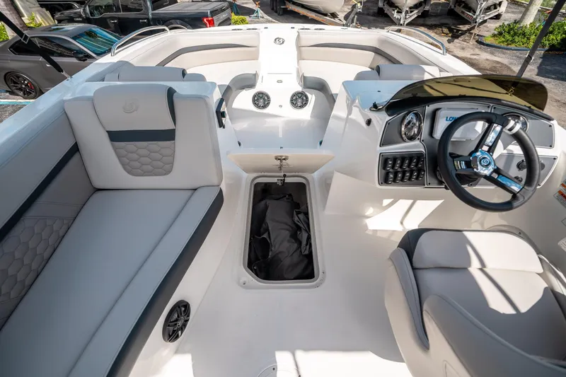 Slide: The Image of Hurricane SunDeck Sport 192 RL OB 2025 - 22