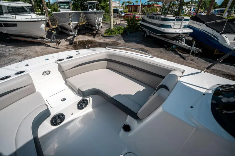 Slide: The Image of Hurricane SunDeck Sport 192 RL OB 2025 - 25