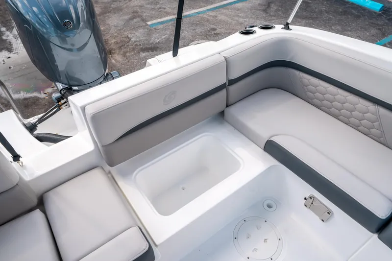 Slide: The Image of Hurricane SunDeck Sport 192 RL OB 2025 - 14