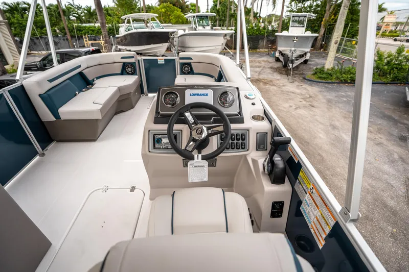 Slide: The Image of Hurricane FunDeck 2260 OB 2025 - 17