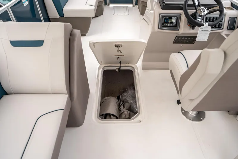 Slide: The Image of Hurricane FunDeck 2260 OB 2025 - 21