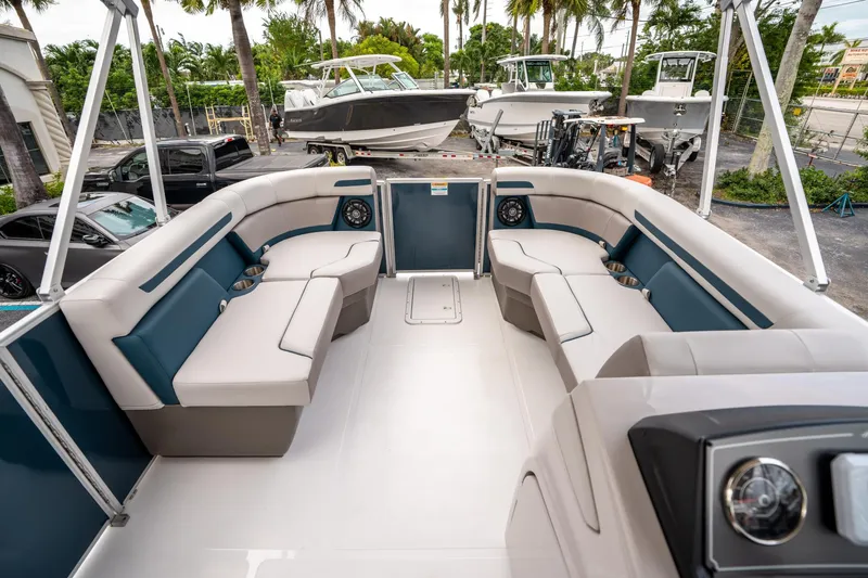 Slide: The Image of Hurricane FunDeck 2260 OB 2025 - 23