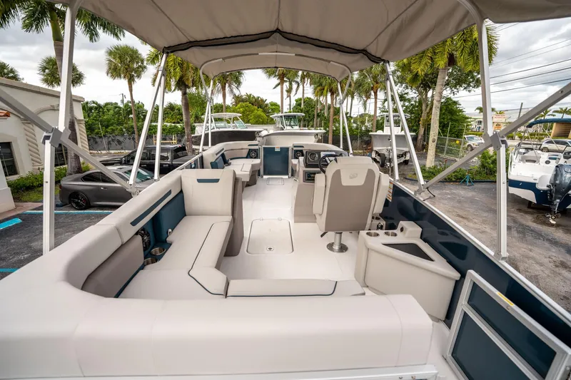 Slide: The Image of Hurricane FunDeck 2260 OB 2025 - 9