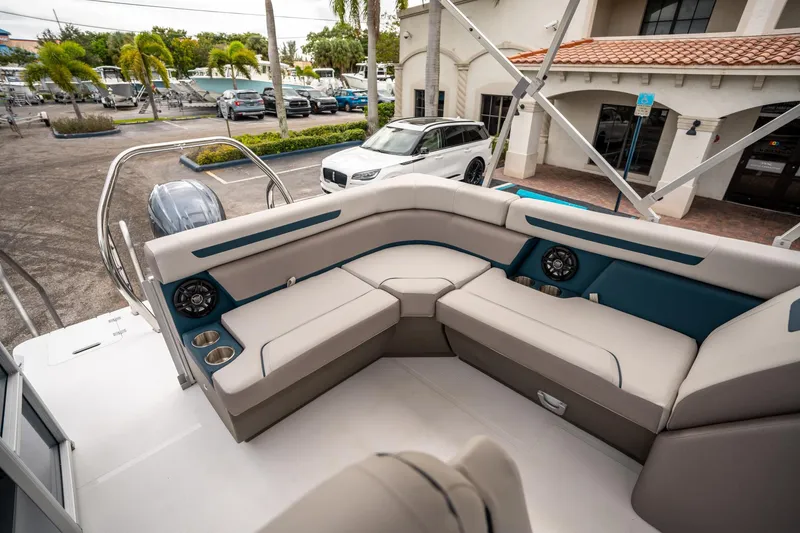 Slide: The Image of Hurricane FunDeck 2260 OB 2025 - 11