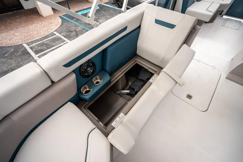 Slide: The Image of Hurricane FunDeck 2260 OB 2025 - 14