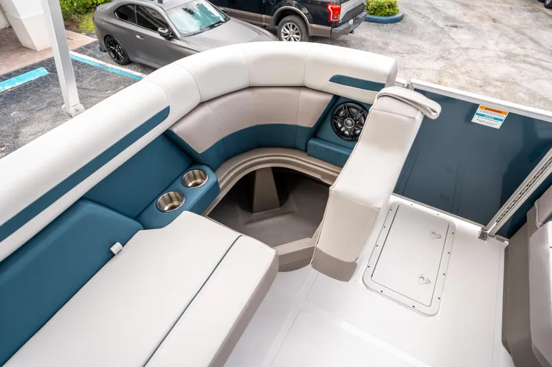 Slide: The Image of Hurricane FunDeck 2260 OB 2025 - 27