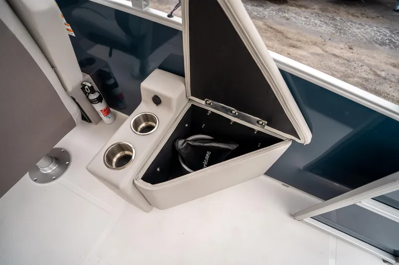 Slide: The Image of Hurricane FunDeck 2260 OB 2025 - 16