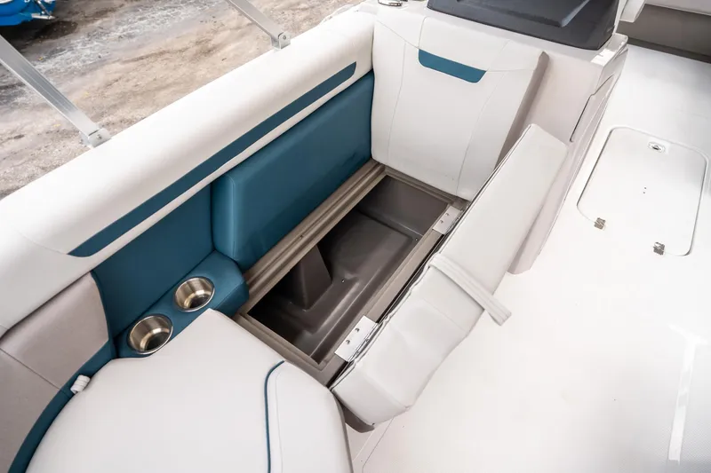 Slide: The Image of Hurricane FunDeck 2260 OB 2025 - 28