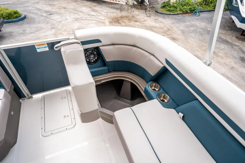 Slide: The Image of Hurricane FunDeck 2260 OB 2025 - 29