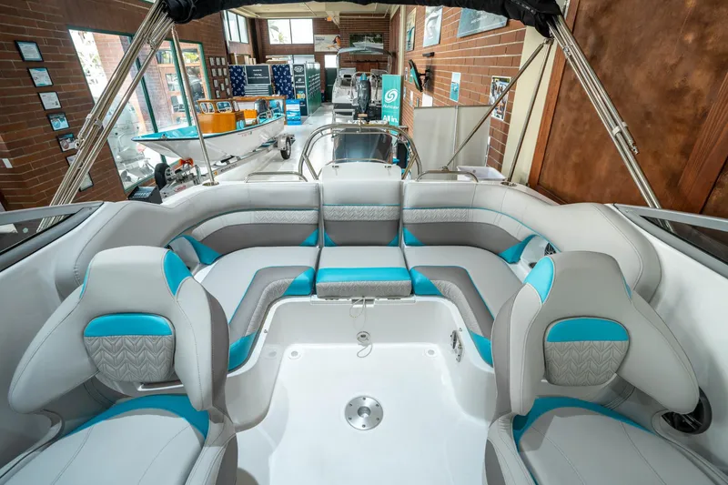 Slide: The Image of Hurricane SunDeck 2486 OB 2025 - 9