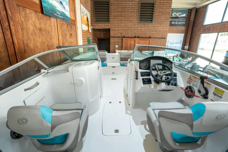 Slide: The Image of Hurricane SunDeck 2486 OB 2025 - 12