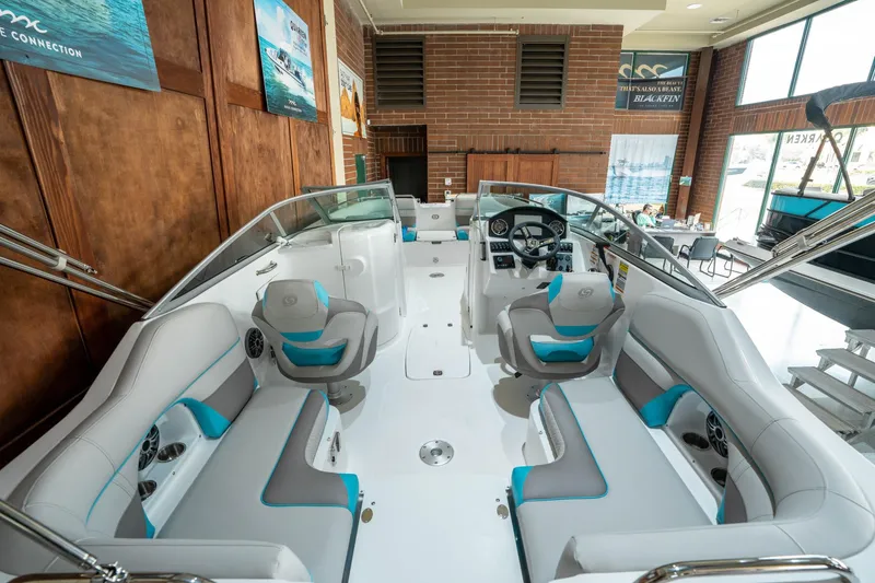 Slide: The Image of Hurricane SunDeck 2486 OB 2025 - 5