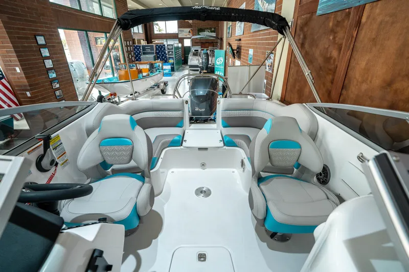 Slide: The Image of Hurricane SunDeck 2486 OB 2025 - 6