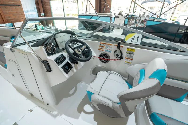 Slide: The Image of Hurricane SunDeck 2486 OB 2025 - 14