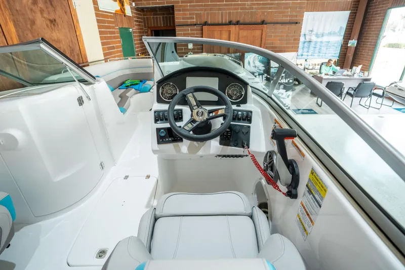 Slide: The Image of Hurricane SunDeck 2486 OB 2025 - 13