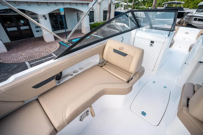 Slide: The Image of Hurricane SunDeck 235 OB 2025 - 17