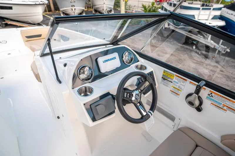 Slide: The Image of Hurricane SunDeck 235 OB 2025 - 21