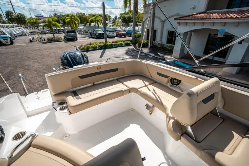 Slide: The Image of Hurricane SunDeck 235 OB 2025 - 11