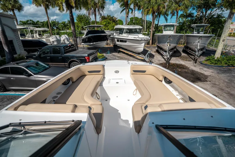 Slide: The Image of Hurricane SunDeck 235 OB 2025 - 25