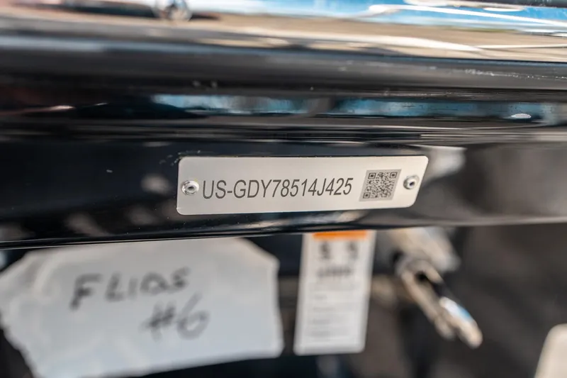 Slide: The Image of Hurricane SunDeck 235 OB 2025 - 36