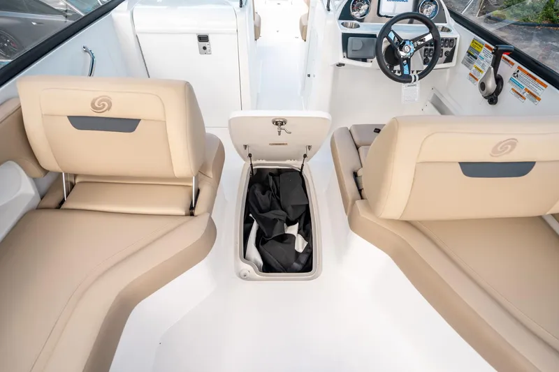 Slide: The Image of Hurricane SunDeck 235 OB 2025 - 22