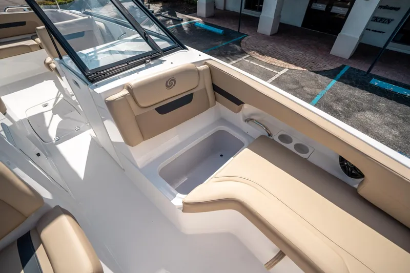 Slide: The Image of Hurricane SunDeck 235 OB 2025 - 29