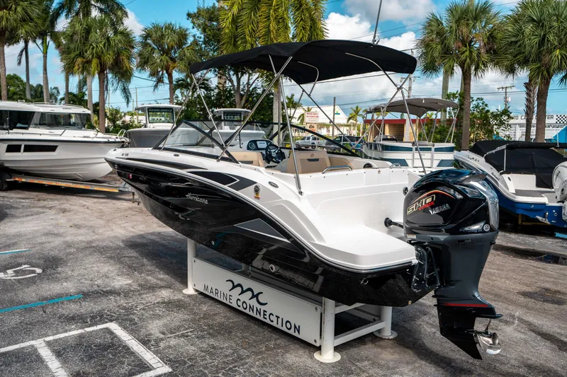 Slide: The Image of Hurricane SunDeck 235 OB 2025 - 4