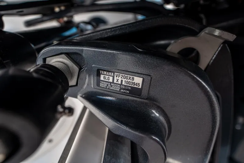 Slide: The Image of Hurricane SunDeck 235 OB 2025 - 35