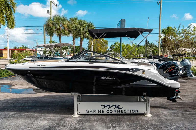 Slide: The Image of Hurricane SunDeck 235 OB 2025 - 5